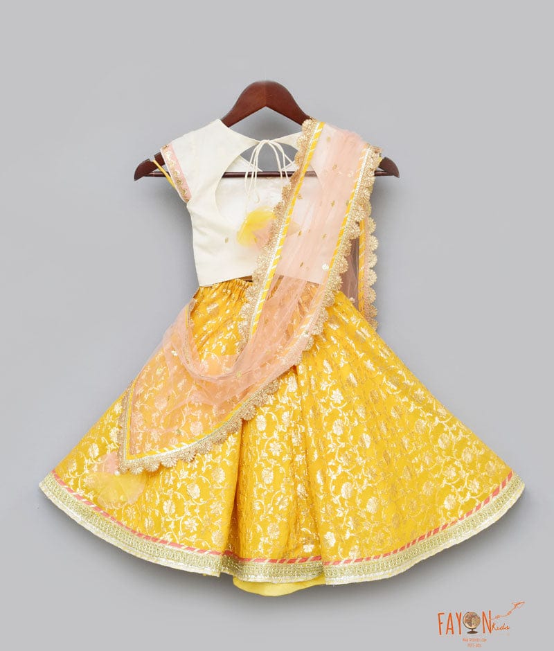 BORDER MENGO BANARASI LEHENGA CHOLI